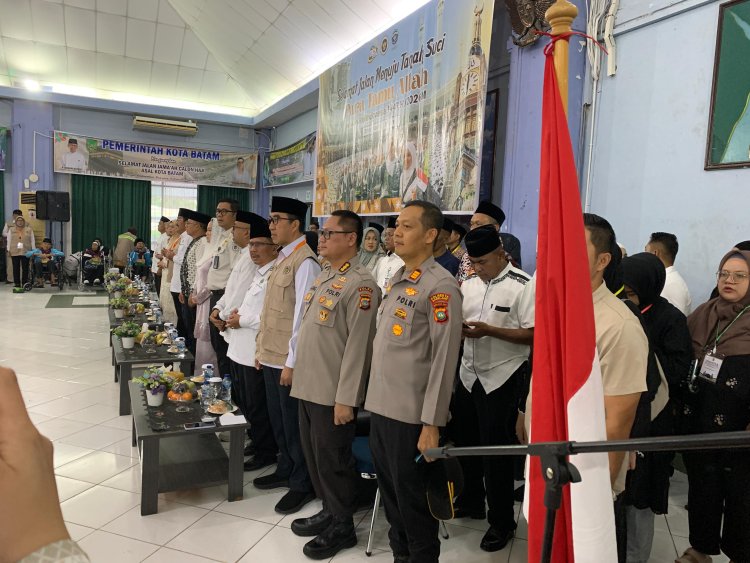 Polsek Batam Kota Kawal Ketat Pelepasan Jamaah Haji Embarkasi Batam 1447 H Berjalan Aman dan Lancar