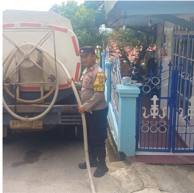 Polsek Batu Ampar Laksanakan Monitoring Distribusi Air Bersih Hari ke-89 di Tanjung Sengkuang dan Batu Merah