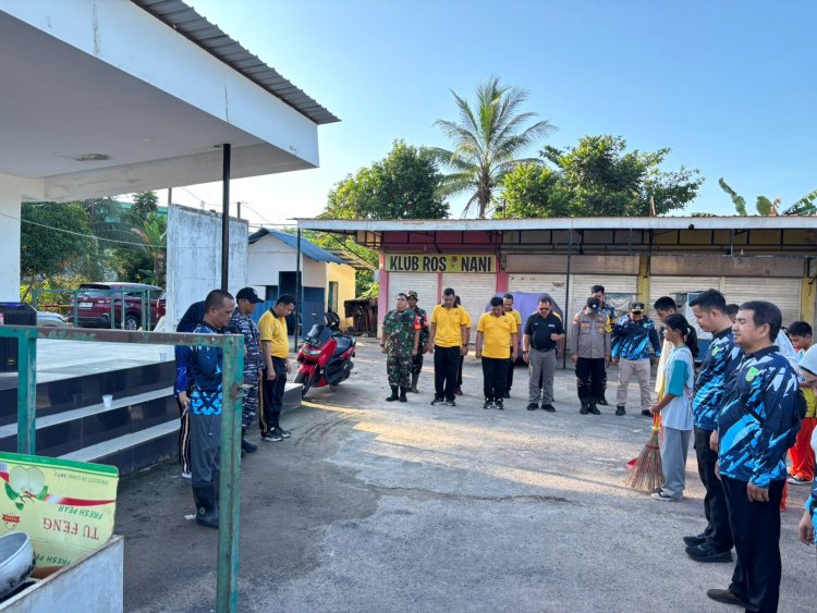 Polsek Batu Ampar Bersama Masyarakat Gelar Gotong Royong Dukung Gerakan Batam ASRI di Pasar Melcem