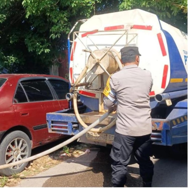 Monitoring Hari ke-90, Polsek Batu Ampar Pastikan Distribusi Air Bersih Berjalan Optimal bagi Warga Terdampak