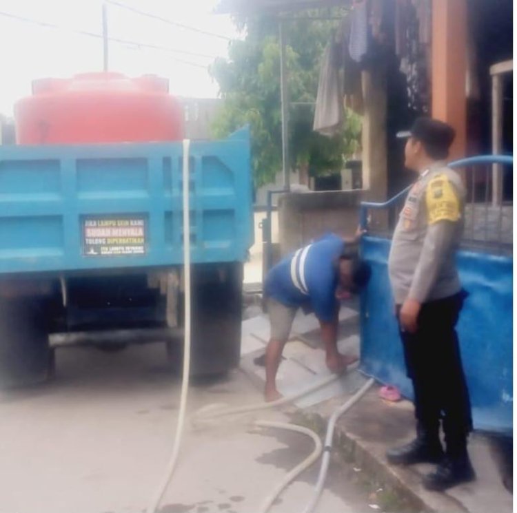 Polsek Batu Ampar Monitoring Distribusi Air Bersih Hari Ke-93, Pastikan Kebutuhan Warga Terpenuhi