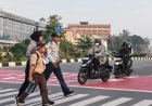 Polwan Engku Putri Laksanakan Gatur Lalin di SDN 001 Sungai Panas Demi Keselamatan Pelajar