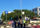Polwan Polresta Barelang Laksanakan Pengaturan Lalu Lintas dan Pengamanan Penyebrangan Siswa di SDN 001 Sungai Panas