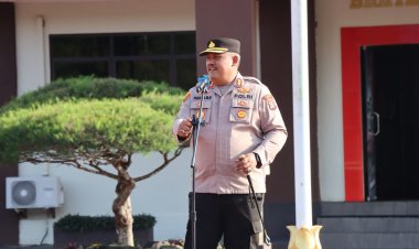 Kapolres Lingga Pimpin Apel Bhabinkamtibmas, Tanjak Jadi Simbol Penguatan Budaya Melayu