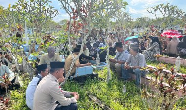 Polri Hadir di Tengah Duka, Bhabinkamtibmas Dabo Sambangi Warga Berduka