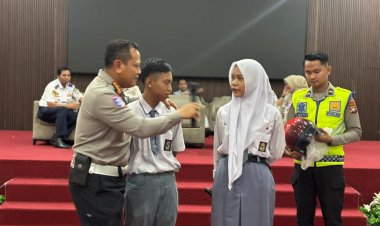 Polisi Edukasi Pelajar, Polda Kepri Gaungkan Tertib Lalu Lintas di SMK Ibnu Sina Batam