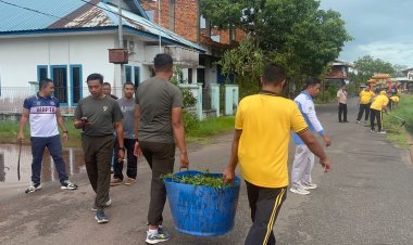 Polsek Daik Lingga Bersama Stakeholder Gelar Jumat Bersih