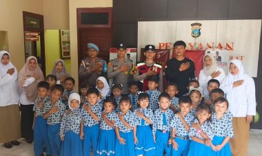 Ceria di Mapolsek, Anak TK Pembina Negeri Belajar Tentang Polisi