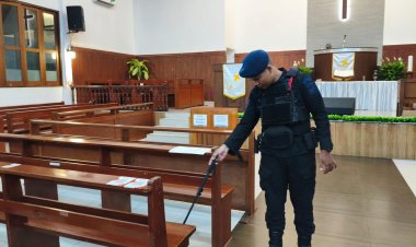 Satbrimob Polda Kepri Laksanakan Sterilisasi Gereja Jelang Peringatan Kenaikan Yesus Kristus