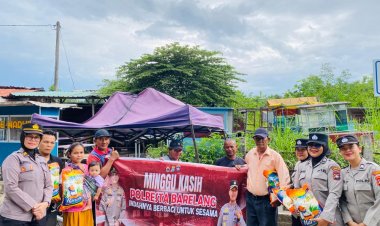 Polwan Polresta Barelang Gelar Kegiatan Minggu Kasih dengan Membagikan Bingkisan kepada Masyarakat di Tanjung Uma