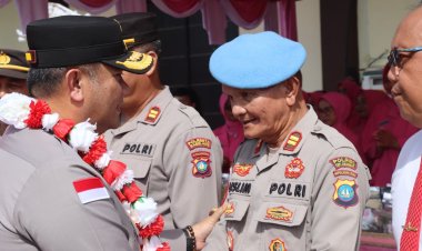 Pengabdian 22 Tahun di Wilayah Perbatasan Berbuah Umroh, Kasipropam Polres Anambas dan Istri Terima Hadiah dari Kapolda Kepri