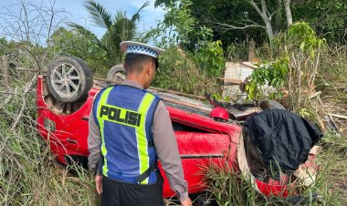 Diduga Sopir Mengantuk, Toyota Agya Terbalik di Gunung Kijang Bintan, Tiga Orang Terluka