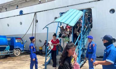 Satpolairud Polresta Barelang Laksanakan Pengamanan dan Pengecekan Penumpang KM Kelud di Pelabuhan Batam Bintang 99 Batu Ampar