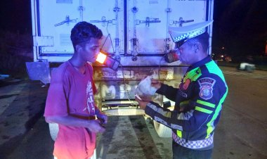 Satlantas Polresta Barelang Gelar Patroli Malam dan Tindak Kendaraan Trailer Tanpa Lampu Rem