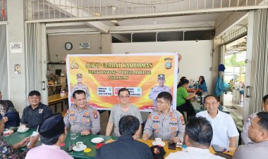 POLSEK BENGKONG GELAR JUMAT CURHAT KAMTIBMAS BERSAMA WARGA KECAMATAN BENGKONG