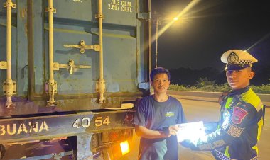 Satlantas Polresta Barelang Tindak Truck Trailer Tanpa Lampu Rem Demi Keselamatan Pengguna Jalan
