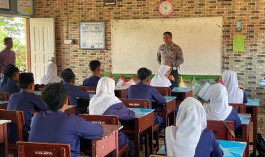 Satlantas Polres Lingga Edukasi Pelajar SMPN 2 Singkep Melalui Program Police Go To School