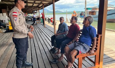 Melalui Patroli Pesisir, Kapospol Pancur Edukasi Nelayan Hadapi Cuaca Ekstrem