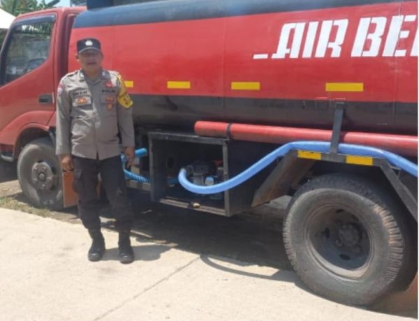 Polsek Batu Ampar Monitoring Distribusi Air Bersih Hari Ke-99 bagi Warga Terdampak Gangguan Air
