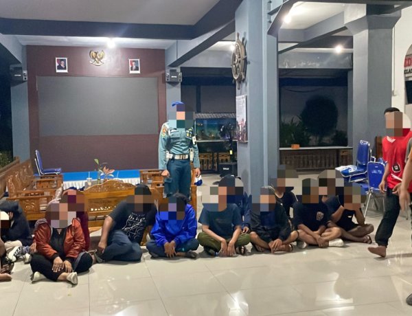 TNI AL Gagalkan Penyelundupan Manusia, 14 PMI Non Prosedural Diamankan di Perairan Karimun