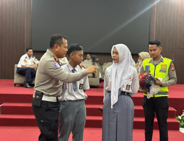 Polisi Edukasi Pelajar, Polda Kepri Gaungkan Tertib Lalu Lintas di SMK Ibnu Sina Batam