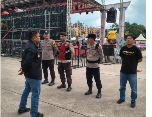 Personel Polsek Lubuk Baja Kawal Perayaan Dewi Bahari Hingga Berjalan Tertib dan Lancar