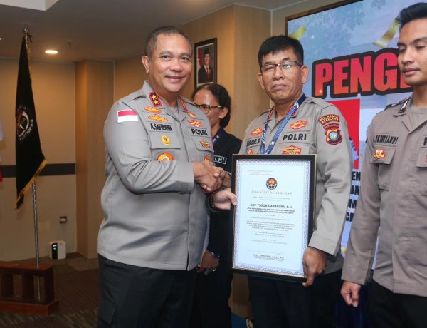 Kasihumas Polresta Barelang dan Kapolsek Bengkong Raih Penghargaan pada Rakernis Humas Polri Polda Kepri Tahun 2026