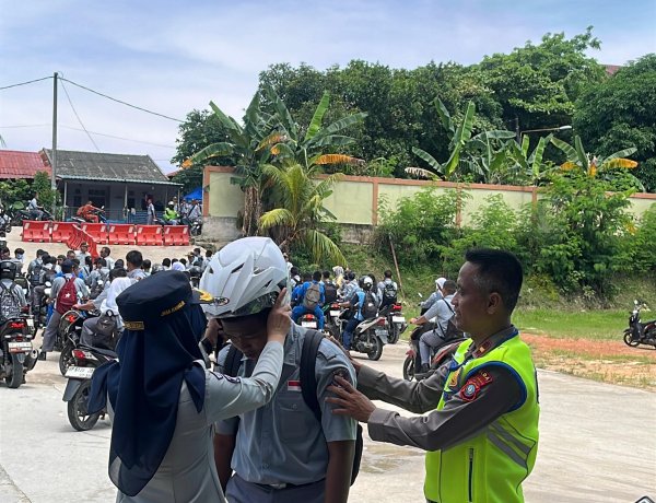 Polri Untuk Masyarakat: Ditlantas Polda Kepri Edukasi Pelajar SMKN 5 Batam tentang Keselamatan Berkendara