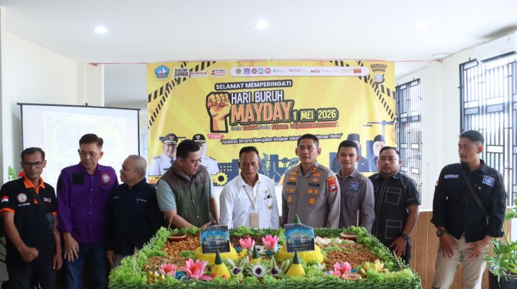 May Day Sejuk di Bintan, Potong Tumpeng hingga Berbagi Sembako, Wujud Nyata Polri Hadir untuk Buruh