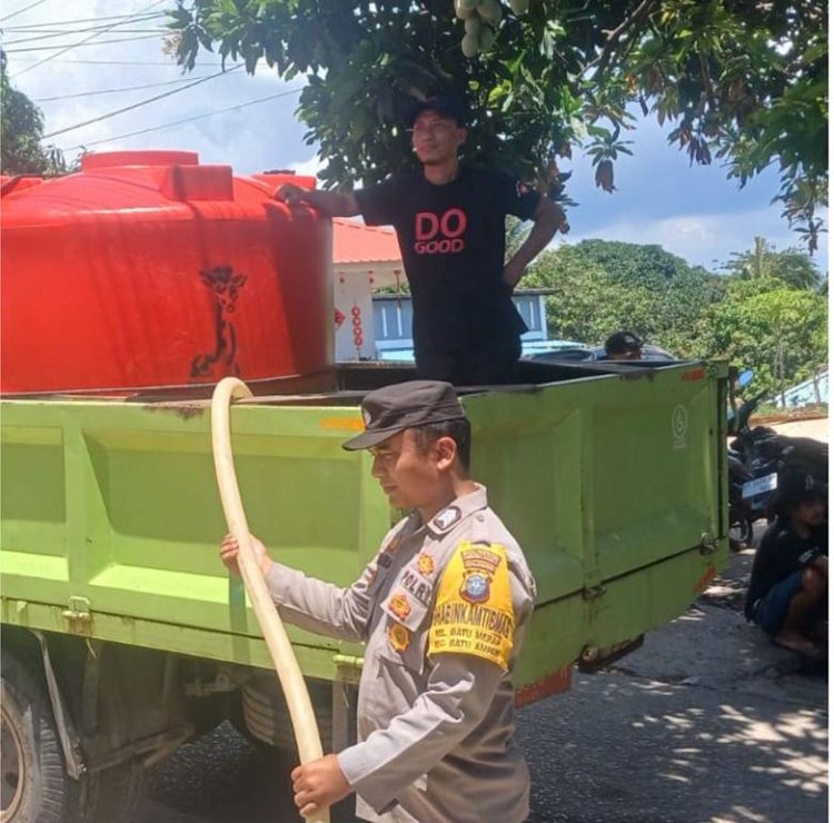 Polsek Batu Ampar Distribusikan Air Bersih Hari ke-98 untuk Warga Terdampak Gangguan Air di Tanjung Sengkuang dan Batu Merah