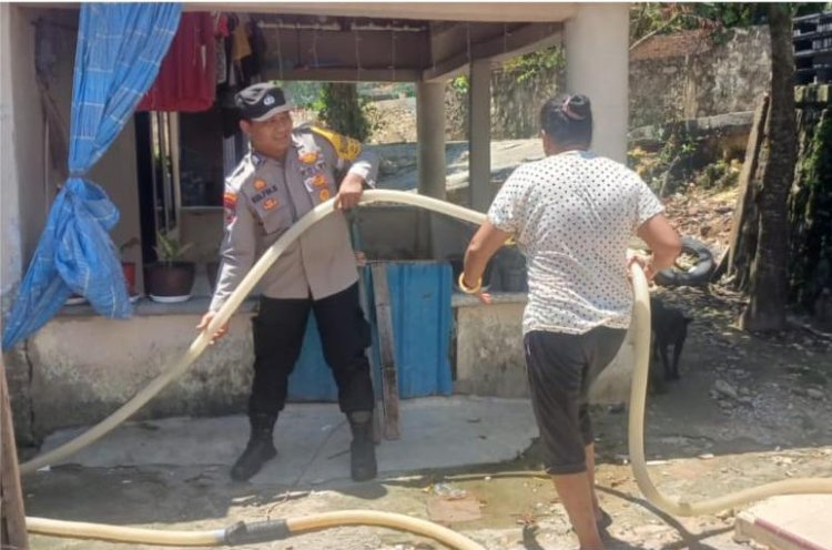 Distribusi Air Bersih Hari Ke-100 di Batu Ampar Berjalan Aman dan Lancar, Polsek Pastikan Tepat Sasaran