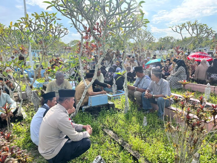 Polri Hadir di Tengah Duka, Bhabinkamtibmas Dabo Sambangi Warga Berduka