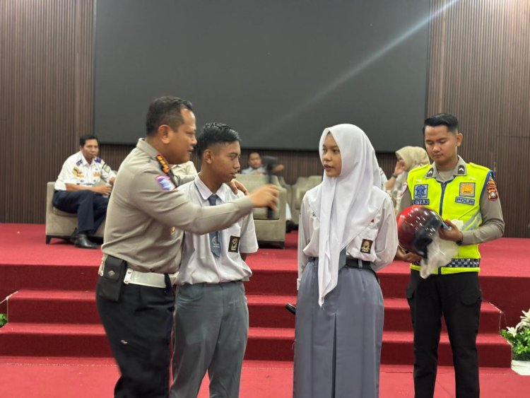 Polisi Edukasi Pelajar, Polda Kepri Gaungkan Tertib Lalu Lintas di SMK Ibnu Sina Batam
