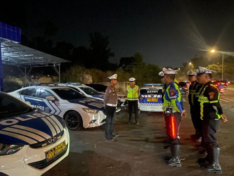 Patroli Malam Satlantas Polresta Barelang Tindak Truck Trailer Tanpa Lampu Rem Demi Keselamatan Pengguna Jalan