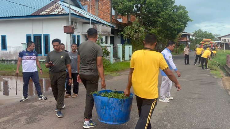 Polsek Daik Lingga Bersama Stakeholder Gelar Jumat Bersih