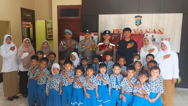 Ceria di Mapolsek, Anak TK Pembina Negeri Belajar Tentang Polisi