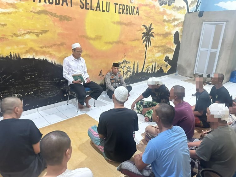 Meningkatkan Iman & Taqwa Tahanan, Polres Karimun Gelar Binrohtal Bertema Pentingnya Beramal