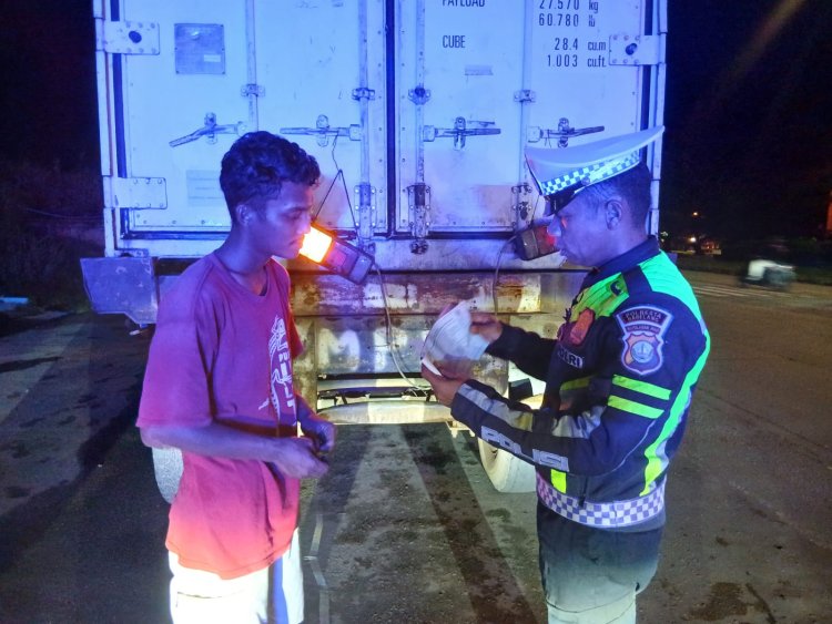 Satlantas Polresta Barelang Gelar Patroli Malam dan Tindak Kendaraan Trailer Tanpa Lampu Rem