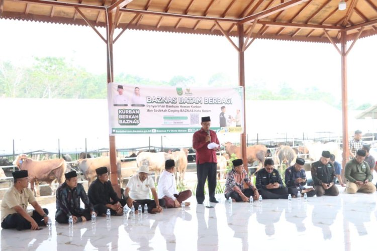 Polresta Barelang Hadiri Penyerahan Bantuan Hewan Kurban dan Sedekah Daging oleh Baznas Kota Batam