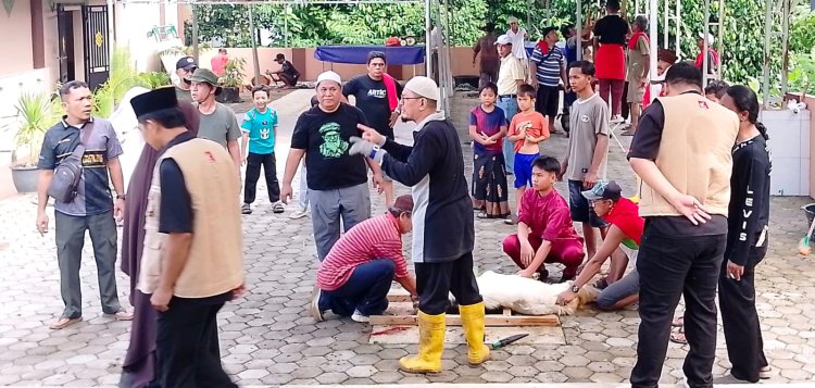Capella Honda Serahkan Hewan Kurban ke Masjid Al Multazam Tanjungpinang
