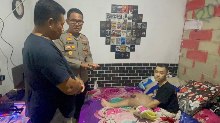 Wujud Kepedulian, Polsek Bintan Utara Salurkan Bantuan kepada Warga Penderita Kanker Tulang di Desa Berakit