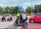 Ciptakan Kamseltibcarlantas, Polwan Polresta Barelang Amankan Aktivitas Siswa di SD Negeri 001 Sungai Panas