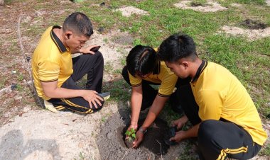 Wujudkan Lingkungan Asri dan Produktif, Polres Lingga Tanam Bibit Pepaya