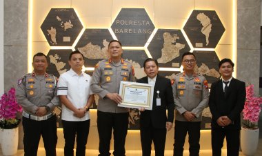 Lemkapi Berikan Penghargaan kepada Kapolresta Barelang atas Kinerja dan Inovasi Pelayanan Publik