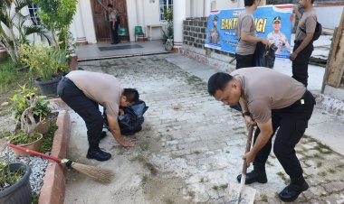 Bakti Religi Hari Bhayangkara Ke-80, Polsek Bengkong Bersihkan Tempat Ibadah dan Pererat Kerukunan Umat Beragama
