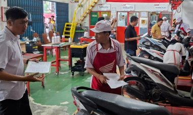 74 Siswa TSM SMKN 3 Batam Jalani UKK Berstandar Industri Honda