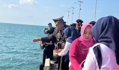 Tradisi Tabur Bunga di Laut, Polres Lingga Kobarkan Semangat Hari Bhayangkara Ke-80