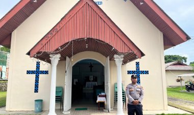 Polsek Dabo Singkep Laksanakan Patroli Gereja, Wujudkan Rasa Aman dan Khidmat Umat Kristiani Beribadah