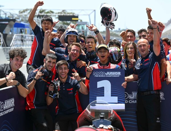 Pebalap Binaan Astra Honda Cetak Sejarah Terkencang di Estoril