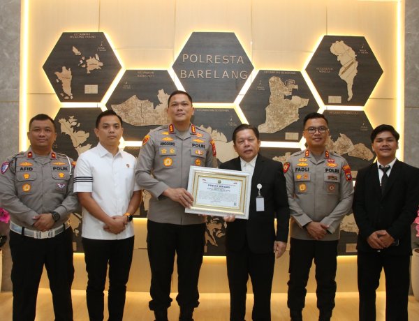 Lemkapi Berikan Penghargaan kepada Kapolresta Barelang atas Kinerja dan Inovasi Pelayanan Publik